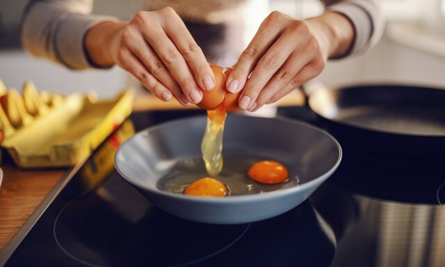 TRENGER IKKE KASTES: Eggeskallene kan du bruke til for eksempel plantenæring. FOTO: NTB Scanpix TRENGER IKKE KASTES: Eggeskallene kan du bruke til for eksempel plantenæring. FOTO: NTB Scanpix